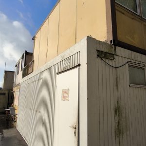 Toiletten- und Duschcontainer mit Boiler