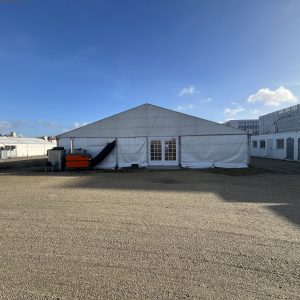 Gebrauchtes Zelt 15x40m inkl. Holzboden mit Stahlunterbau